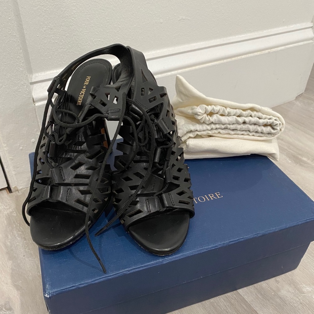 POUR La VICTOIRE heel sandals